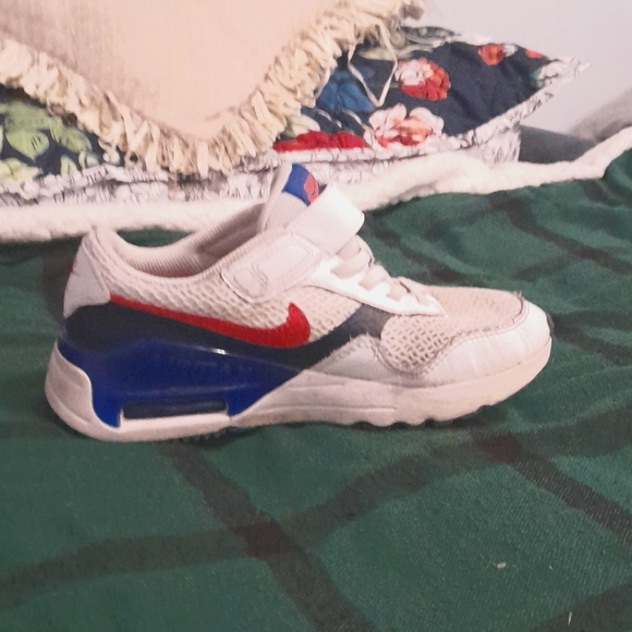 Nike shoes - Picture 1 of 4